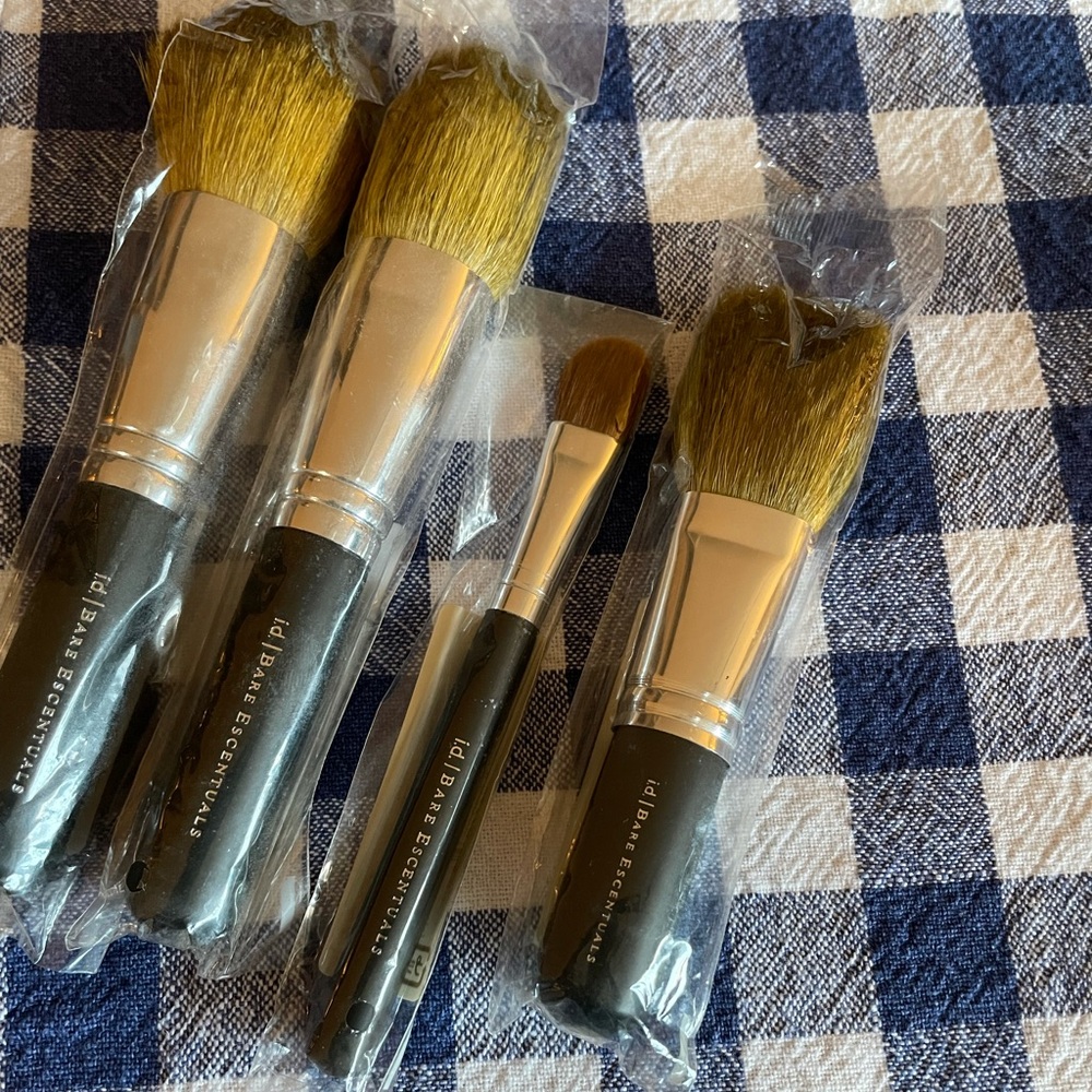 NEW Wrapped 4 Bare Escentuals Brushes